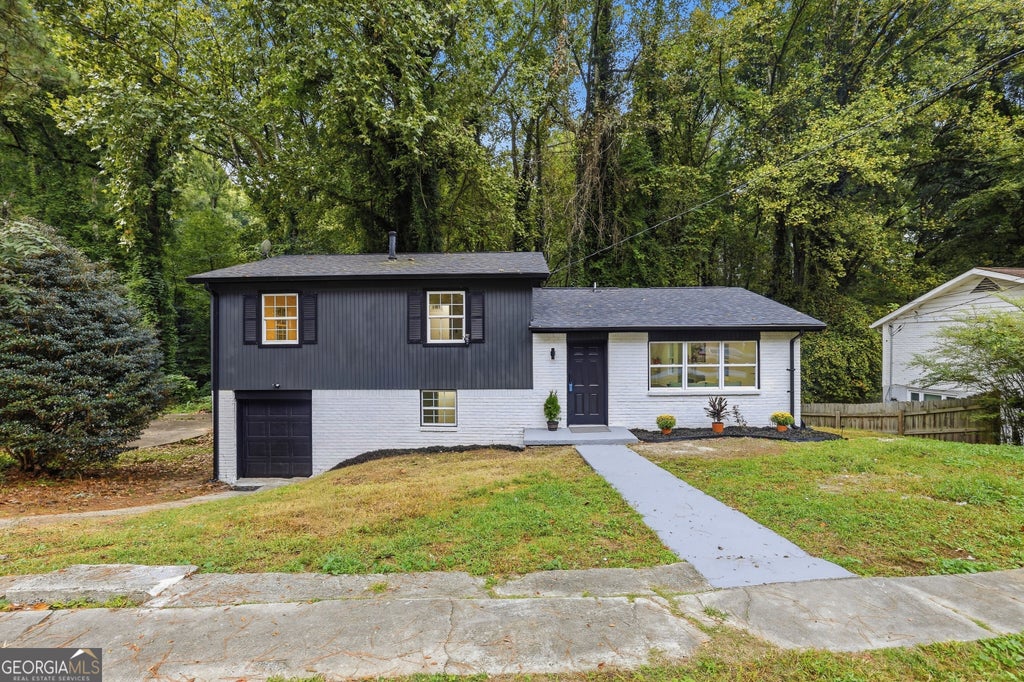 Photo of 316 Argus Circle CIR NW, Atlanta, GA 30331 (MLS # 10869736)