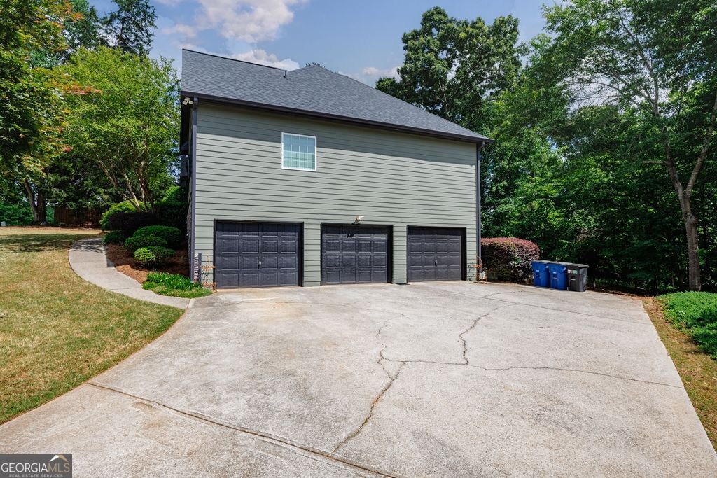 8225 Mossybrook LN