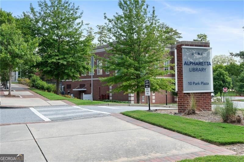 Manning on the Square - Residential Lease