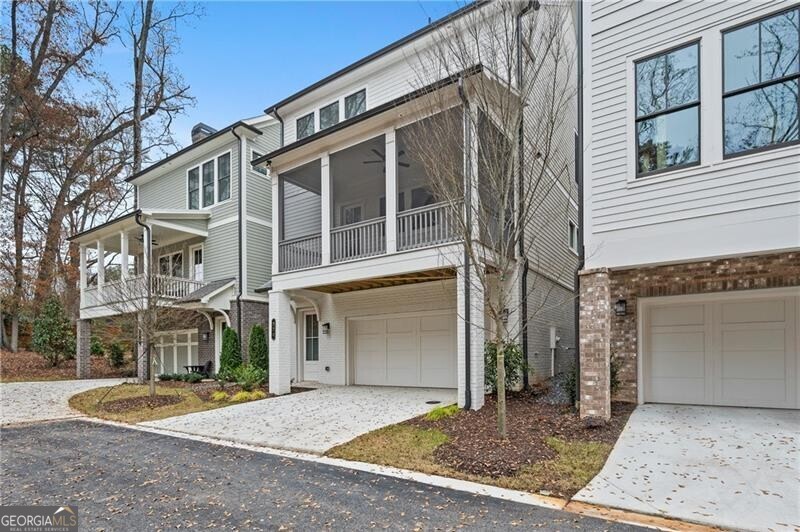 Manning on the Square - Residential Lease