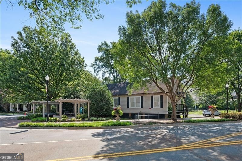 Manning on the Square - Residential Lease