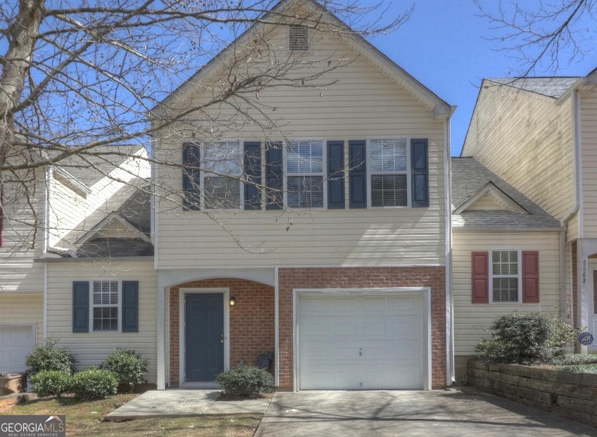 Act fast to secure this amazing townhouse! Located in a prime area, this townhouse is the perfect fit for families or roommates looking for a convenient and comfortable living space. With easy access to I75, I675, and I285, you can enjoy the best of both urban and country living. Don't miss out on this incredible opportunity - APPLY now before it's gone!