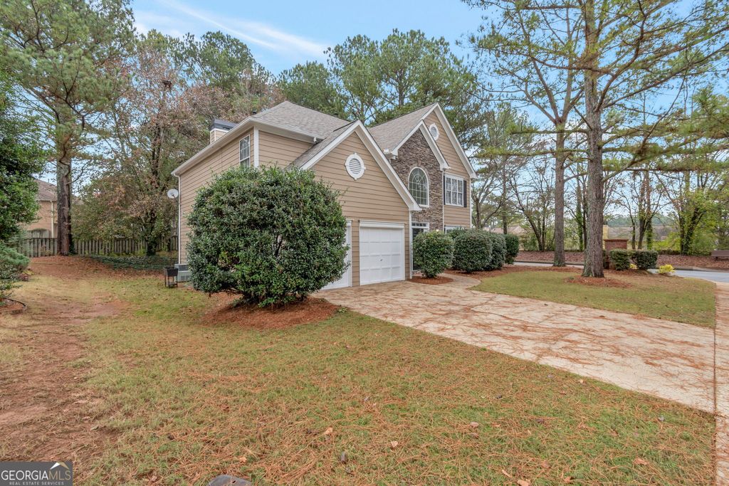 Photo of 1385 Pinebreeze Way, Marietta, GA 30062 (MLS # 10656017)