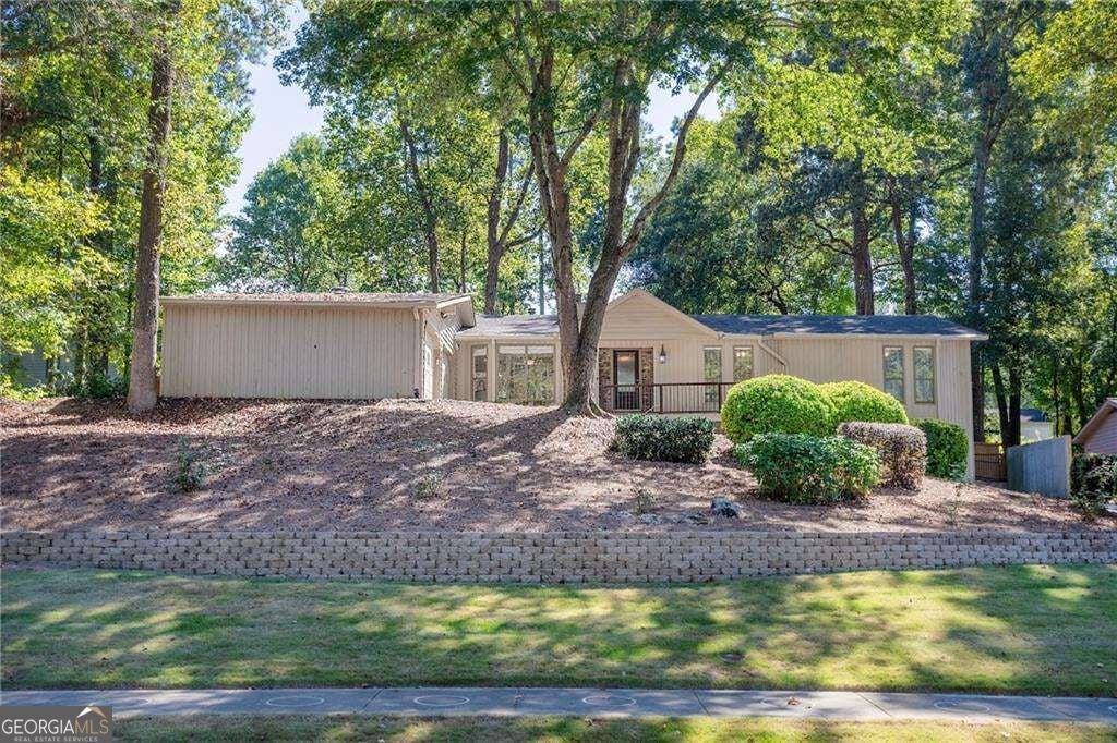 Photo of 3370 Indian Hills Drive, Marietta, GA 30068 (MLS # 10857286)