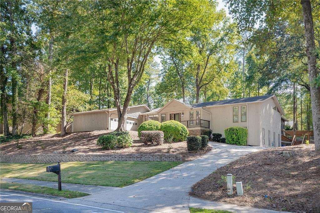 Photo of 3370 Indian Hills Drive, Marietta, GA 30068 (MLS # 10857286)