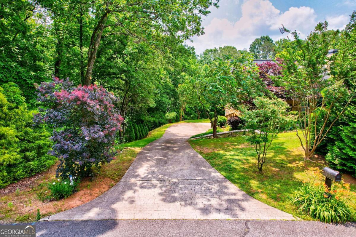 242 Noelle LN
