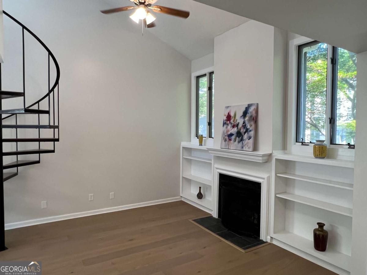 855 Greenwood AVE NE K