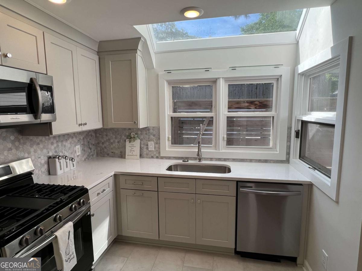 855 Greenwood AVE NE K