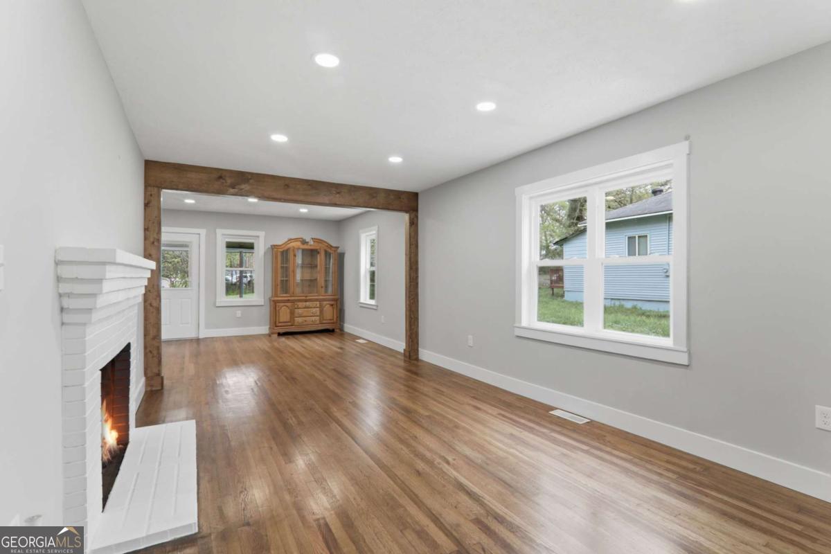 6538 N Sweetwater RD