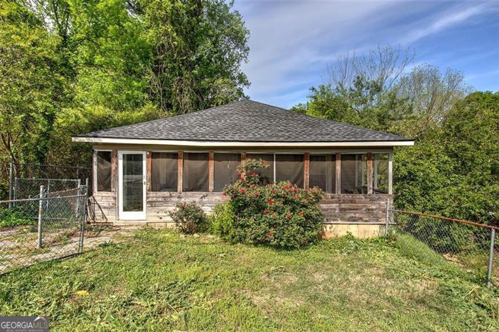 Photo of 2014 MAPLE Ave, Rome, GA 30161 (MLS # 10640275)