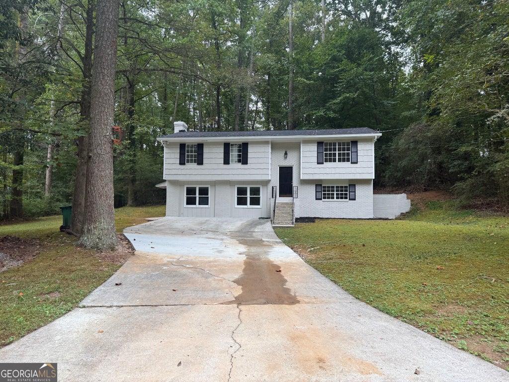 Photo of 5959 Simone Drive, Stone Mountain, GA 30087 (MLS # 10866636)