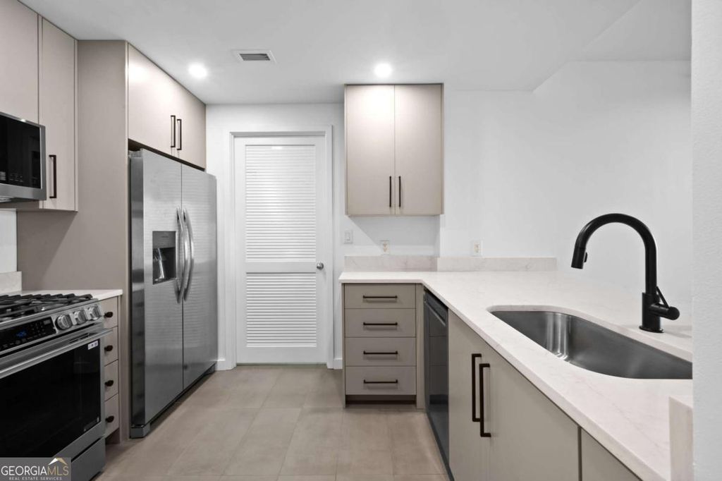 Photo of 3338 Peachtree Road NE #1606, Atlanta, GA 30326 (MLS # 10703225)