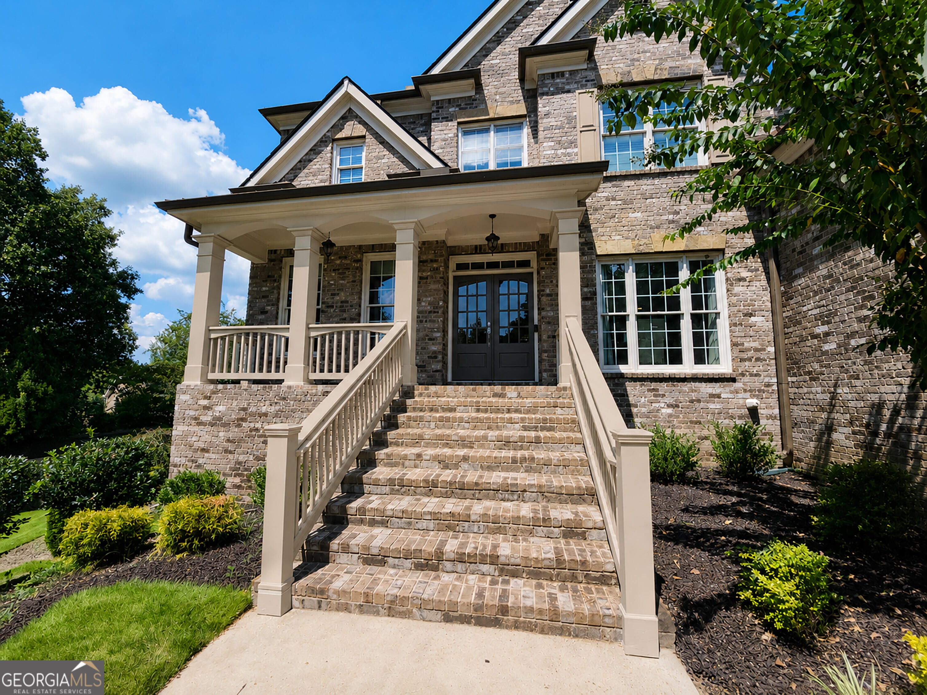2213 Hollowbrooke CT NW
