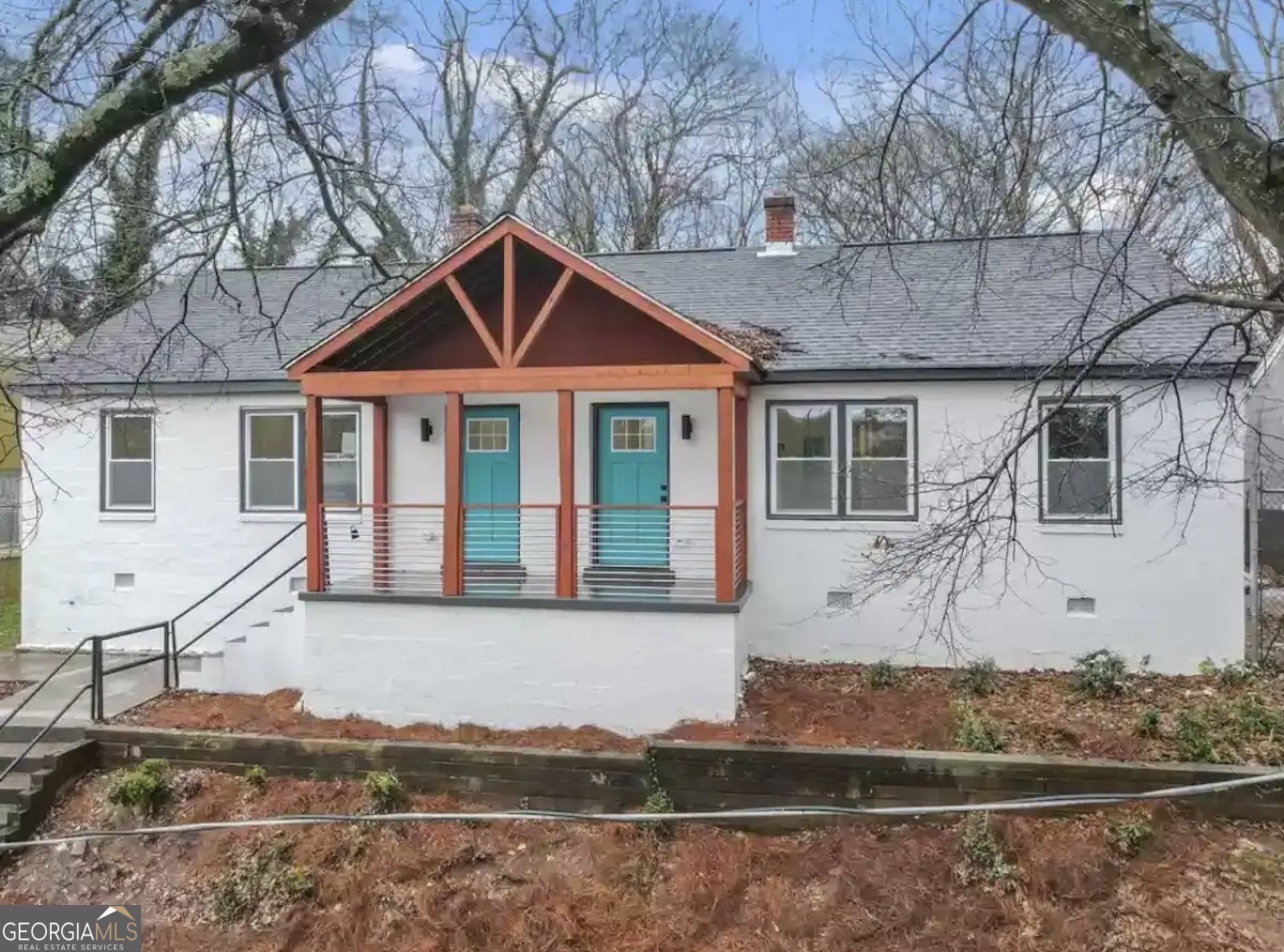 Charming 2-Bedroom Duplex in Prime Atlanta Location! This beautifully updated 2-bedroom, 1-bathroom duplex offers the perfect combination of comfort, style, and convenience. Nestled in an ideal location near downtown Atlanta, Mercedes-Benz Stadium, the AU Center, and emerging new developments, you'll be at the heart of the action with easy access to dining, entertainment, and everything the city has to offer. Inside, the home is tastefully decorated allowing you to settle in with ease-just bring your personal items and feel right at home! The inviting layout includes a cozy living area, a modern kitchen, and well-appointed bedrooms to ensure your comfort. Step outside to a private backyard oasis, perfect for hosting friends or simply unwinding after a long day. Don't miss this opportunity to live in a stylish, move-in-ready duplex in one of Atlanta's most desirable areas.