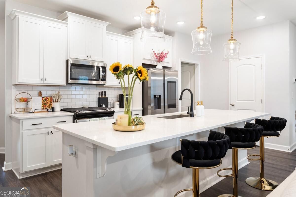 3730 Silvery WAY
