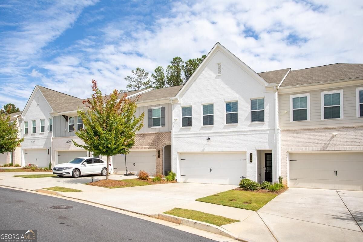 3730 Silvery WAY