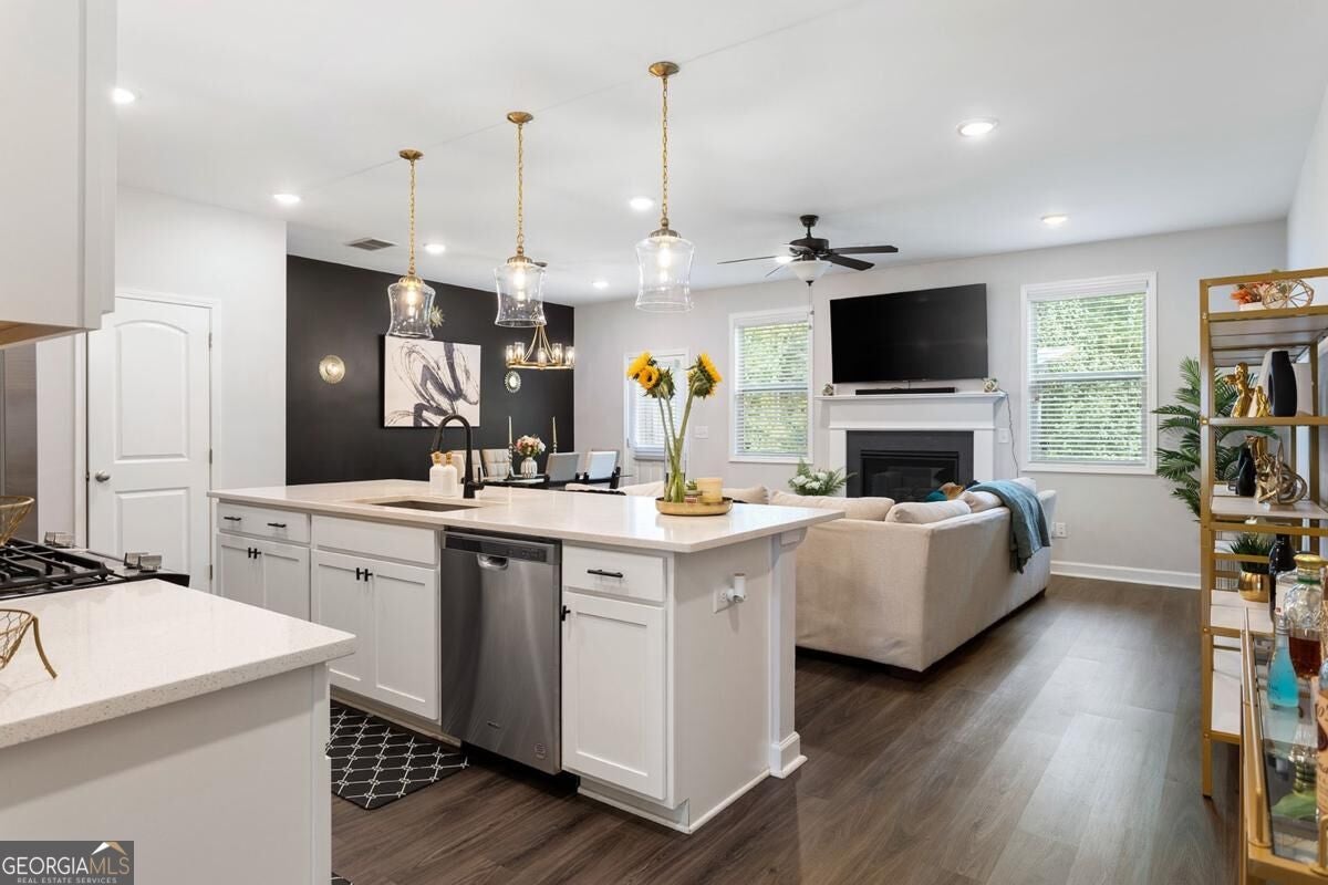 3730 Silvery WAY