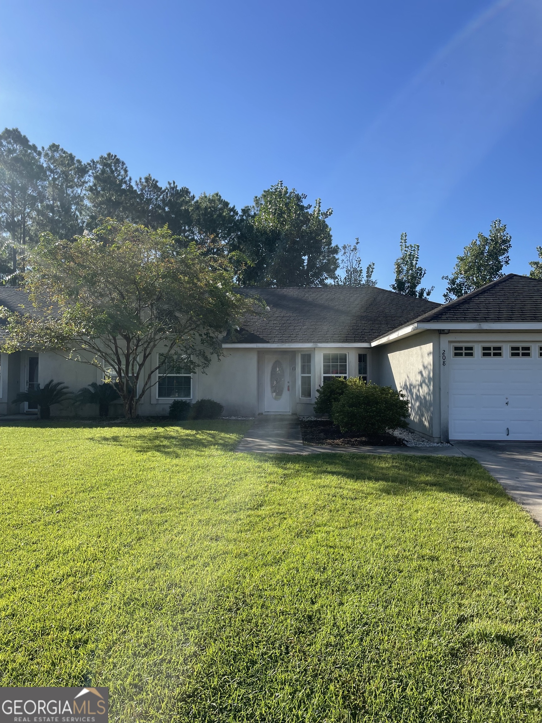 Welcome to this charming 3-bedroom, 2-bathroom home located in the heart of Kingsland, GA. This property is centrally located, providing easy access to the naval base and a variety of shopping destinations. The home is pet-friendly, making it perfect for those with furry friends. The kitchen is fully equipped with a refrigerator, oven/stove/range, and a dishwasher/microwave, making meal preparation a breeze. The home also features central air, ensuring comfort throughout the year. This property offers a blend of convenience and comfort, making it a great choice for your next home.