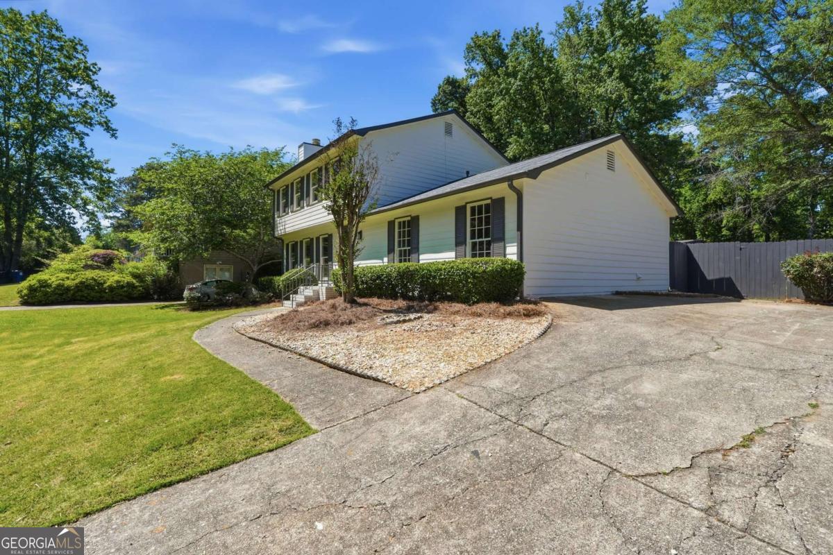 658 Benson Hurst DR SW