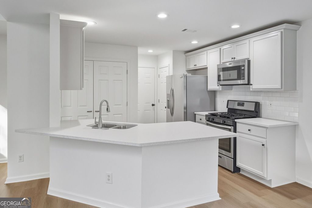 Photo of 138 Stoneforest Drive, Woodstock, GA 30189 (MLS # 10676882)