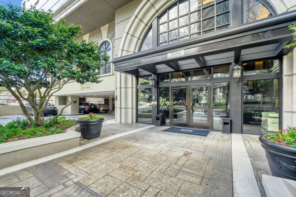 Photo of 3334 Peachtree Road NE #1208, Atlanta, GA 30326 (MLS # 10721983)
