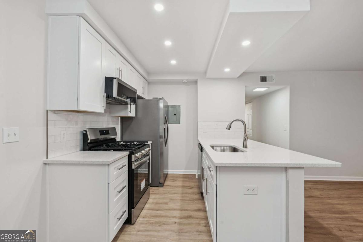 HENDERSON PLACE - Residential