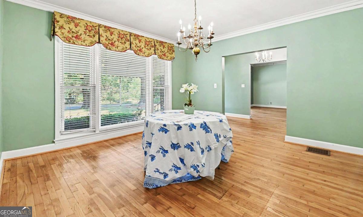 64 Clarendon AVE