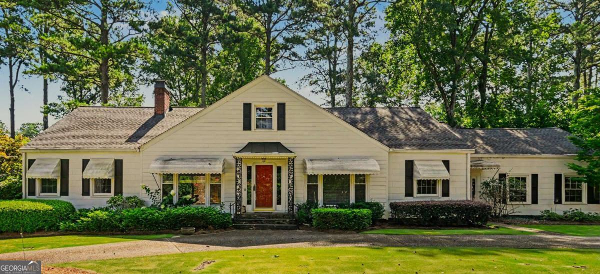 64 Clarendon AVE