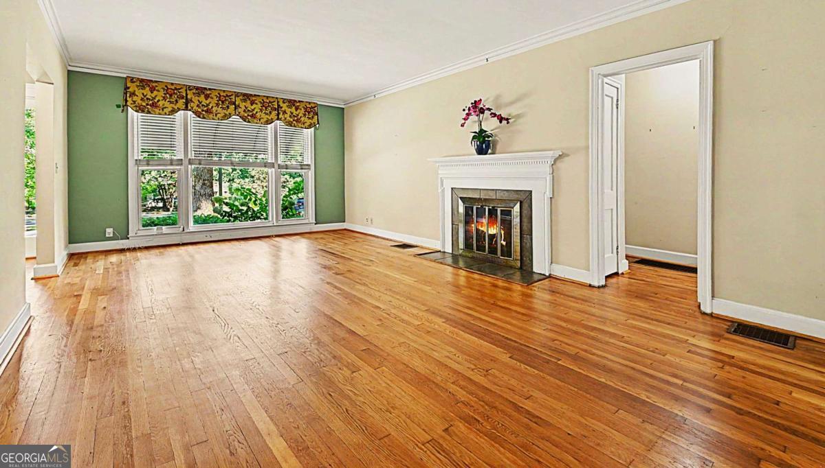 64 Clarendon AVE