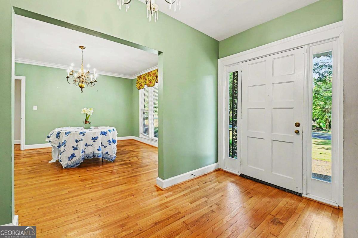 64 Clarendon AVE