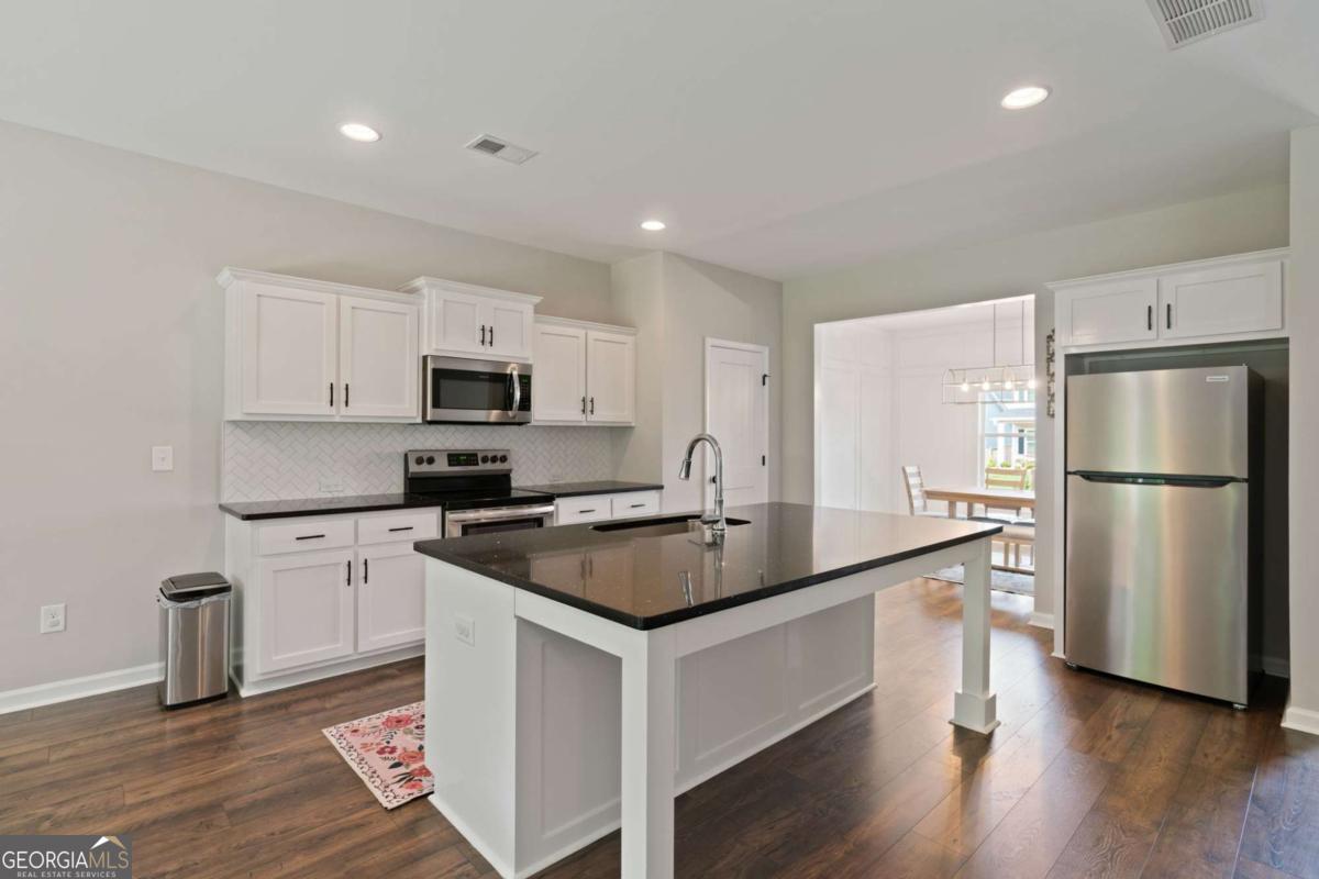 125 Kingston CIR