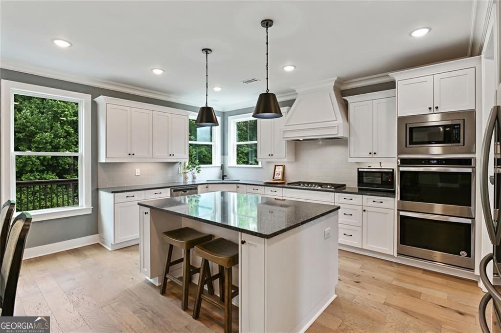 3525 Montebello PKWY