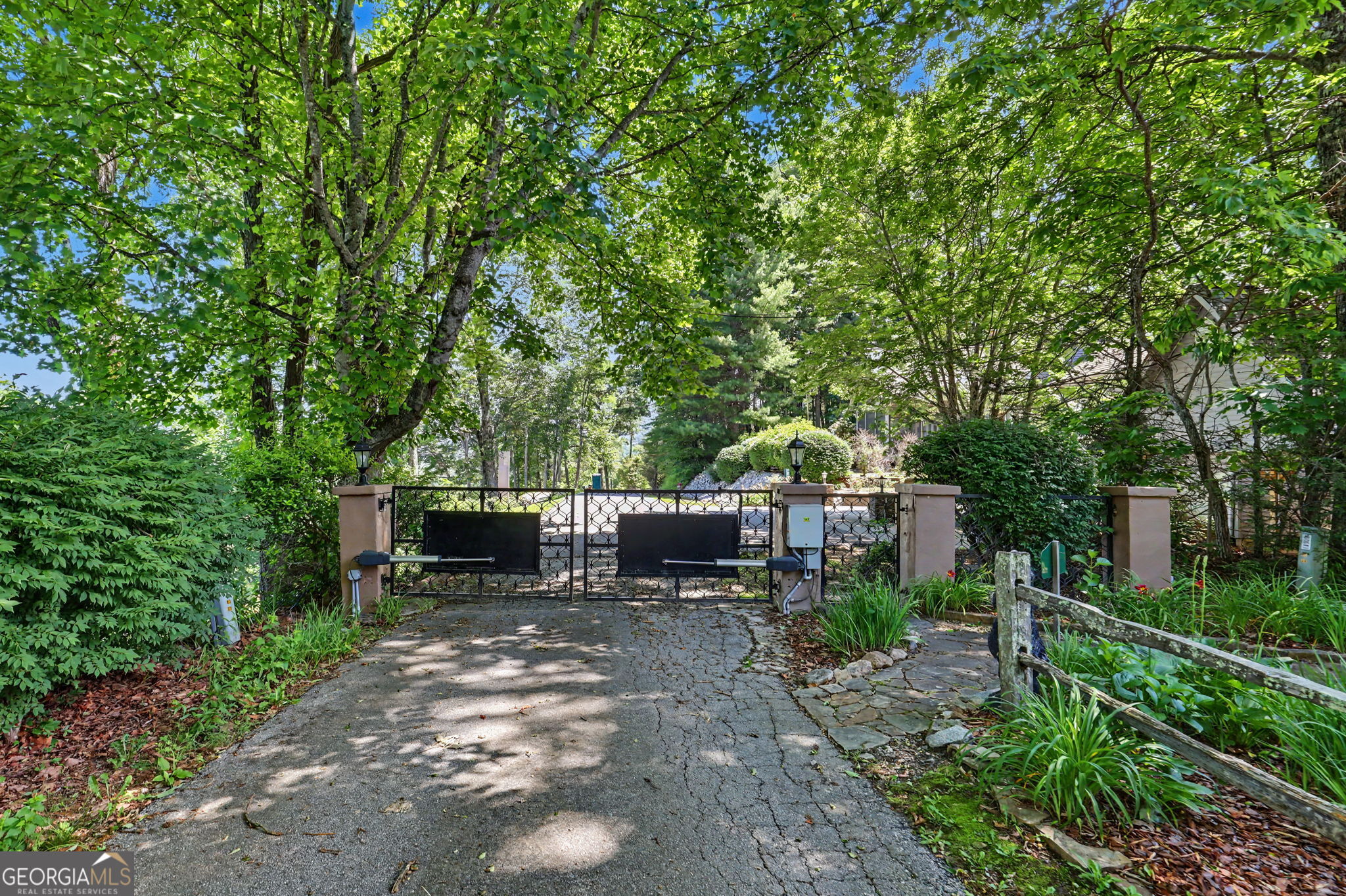 2379 Ridgepole DR