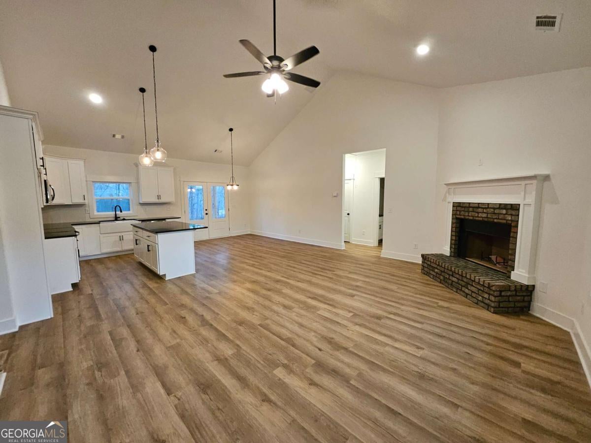 2209 Shady Grove RD