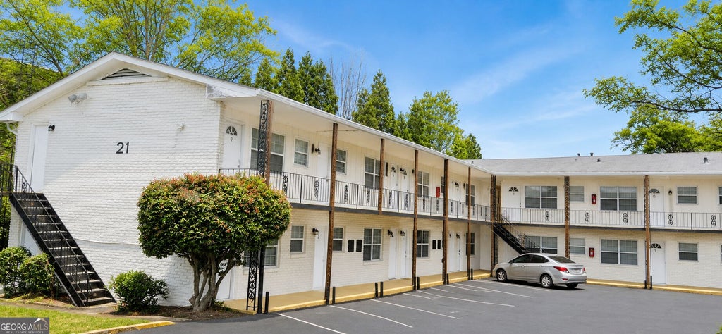 Photo of 21 Delmont Drive #11, Atlanta, GA 30305 (MLS # 10839910)