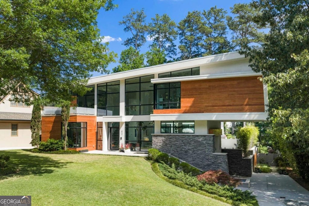 Photo of 937 Berkshire Road NE, Atlanta, GA 30324 (MLS # 10854552)