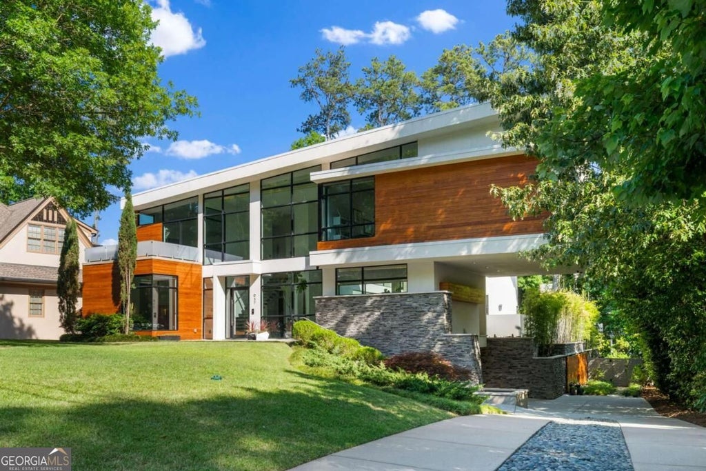 Photo of 937 Berkshire Road NE, Atlanta, GA 30324 (MLS # 10854552)