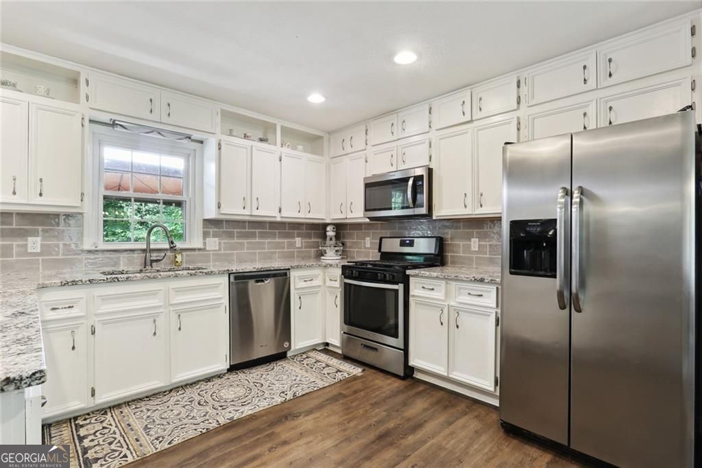 KINGSRIDGE ESTATE - Residential Lease