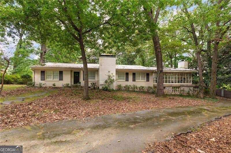 Photo of 4715 Ridgeview Road, Dunwoody, GA 30338 (MLS # 10826528)
