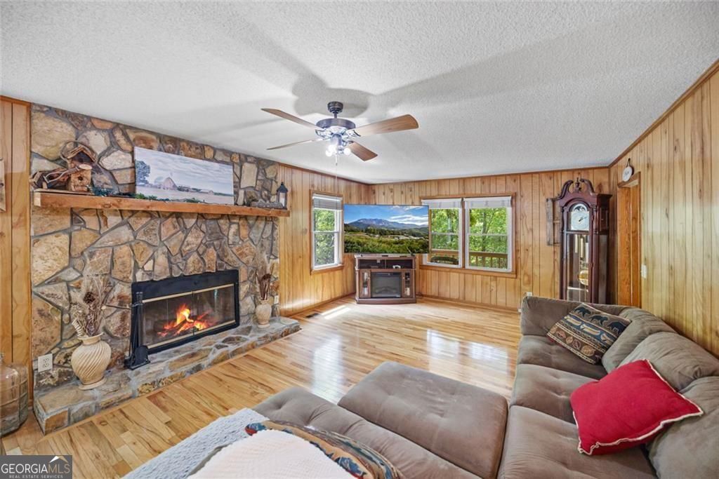 62 Peach LN