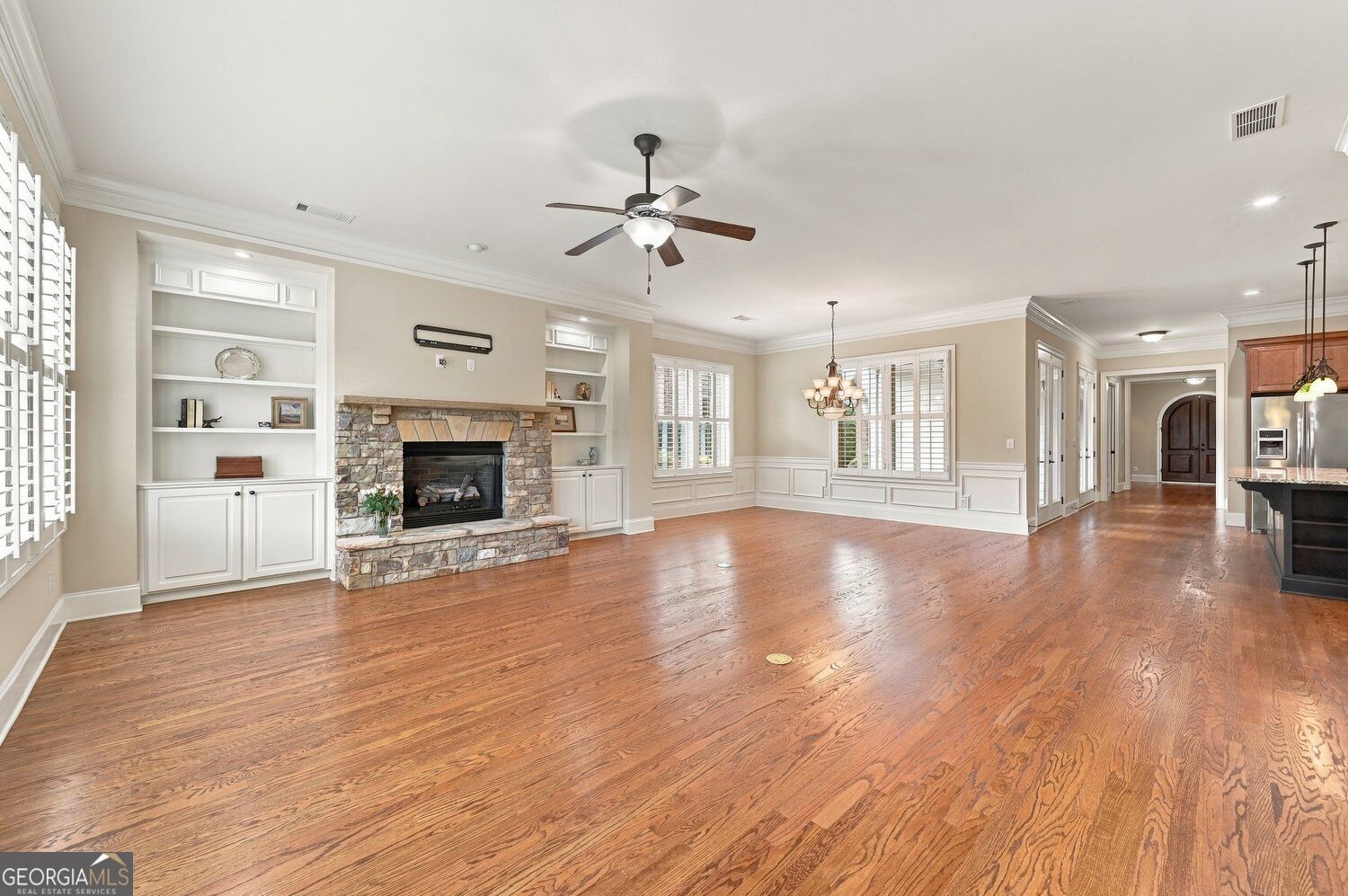 318 Lakeside TRCE