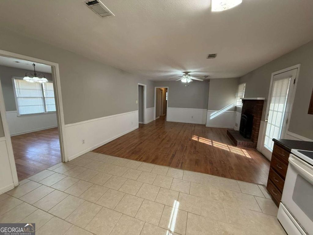 Photo of 481 Woodland Drive, Gainesville, GA 30501 (MLS # 10660880)