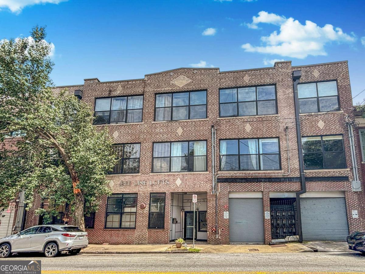 This is a beautiful Condo just down the street from Mercedes Benz Stadium! This second floor unit with elevator access has super high ceilings with beautiful exposed wood, the kitchen has stainless steal appliances, a gas stove for your inner chef, and all the cabinetry you need. The exposed brick in bedroom gives so much character, and theres a huge walk in closet. The beautiful bathroom boasts a large soaker tub and separate shower. Add the in unit laundry and this unit has everything you need. View the virtual tour below! Resident Benefit Package included. Check out our 5-Star Reviews on Google. Rent quoted reflects discount for on time payment, ask for details.