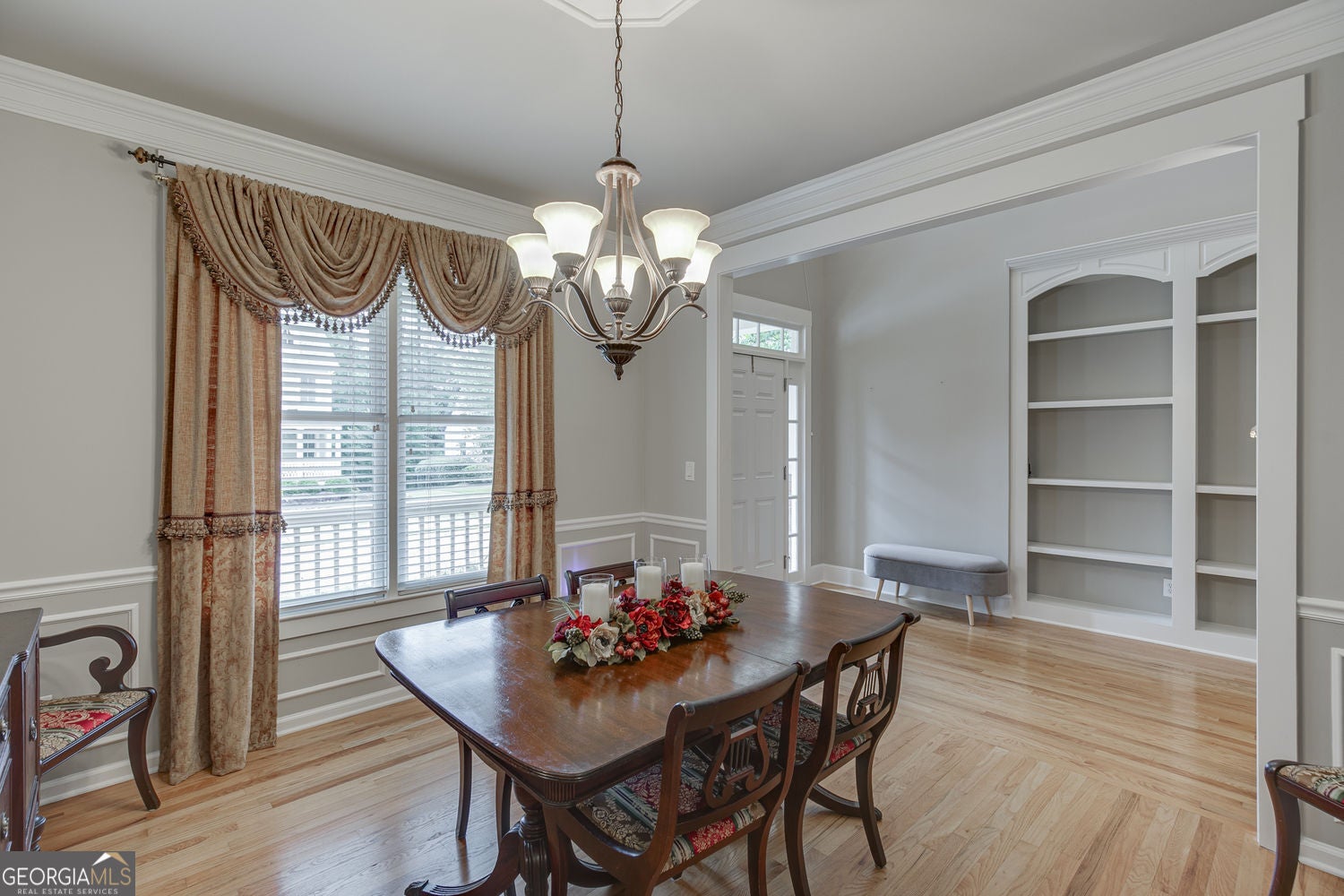 5843 Peacock LN