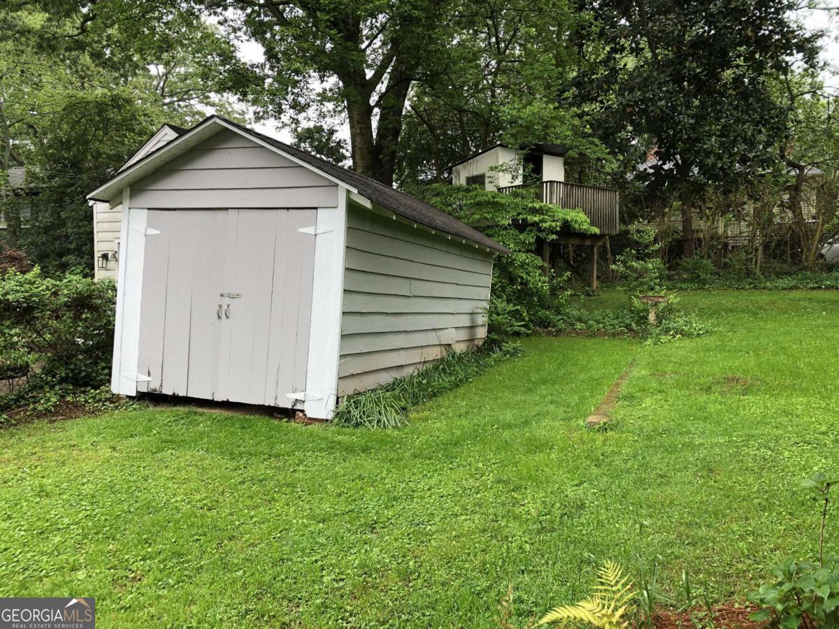 211 Greenwood CIR