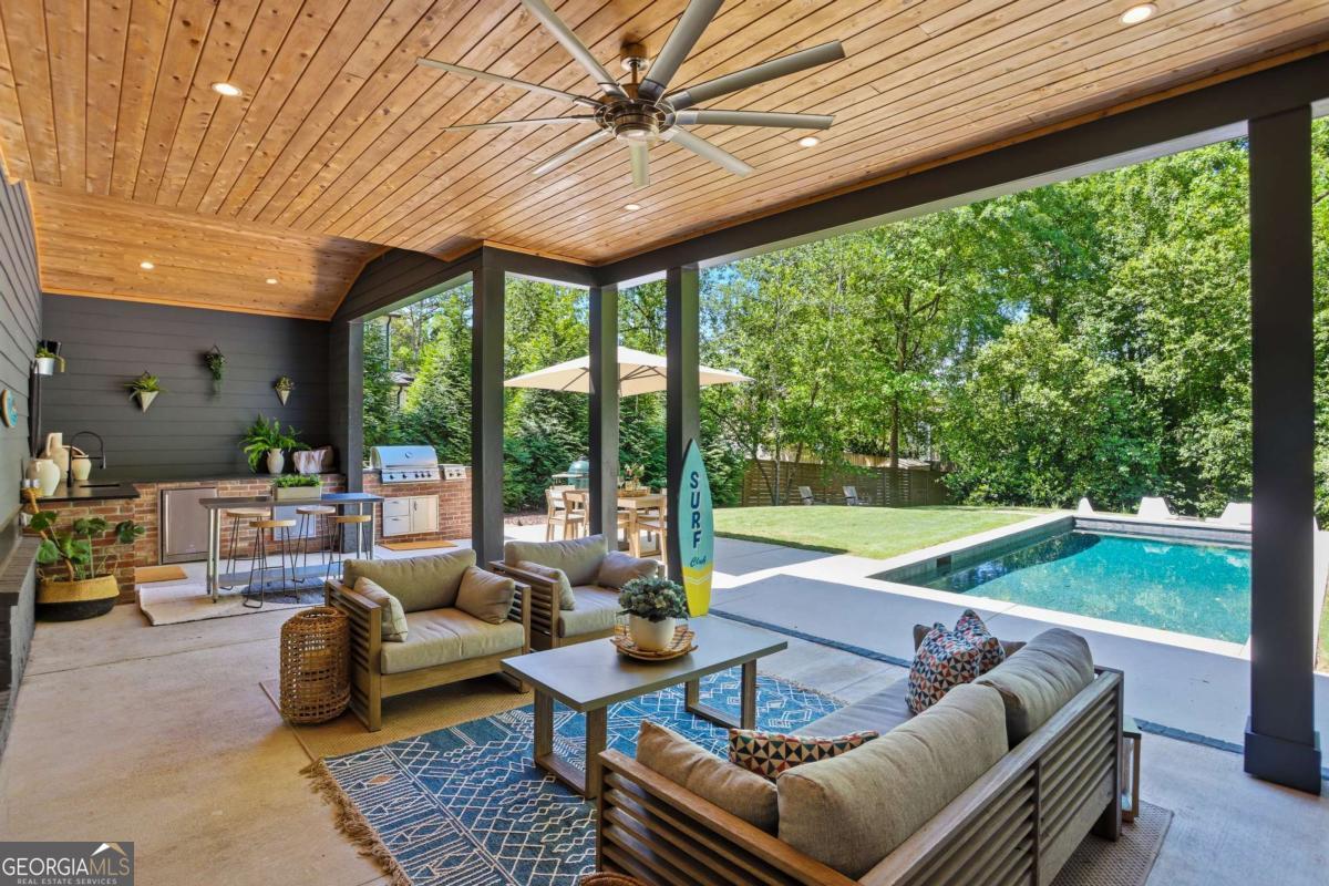 2420 Wawona DR NE