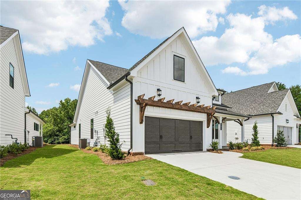 Photo of 161 High Point Drive, Hoschton, GA 30548 (MLS # 10868470)