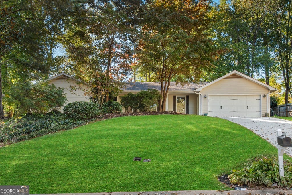 Photo of 3126 Bunker Hill Road, Marietta, GA 30068 (MLS # 10878894)