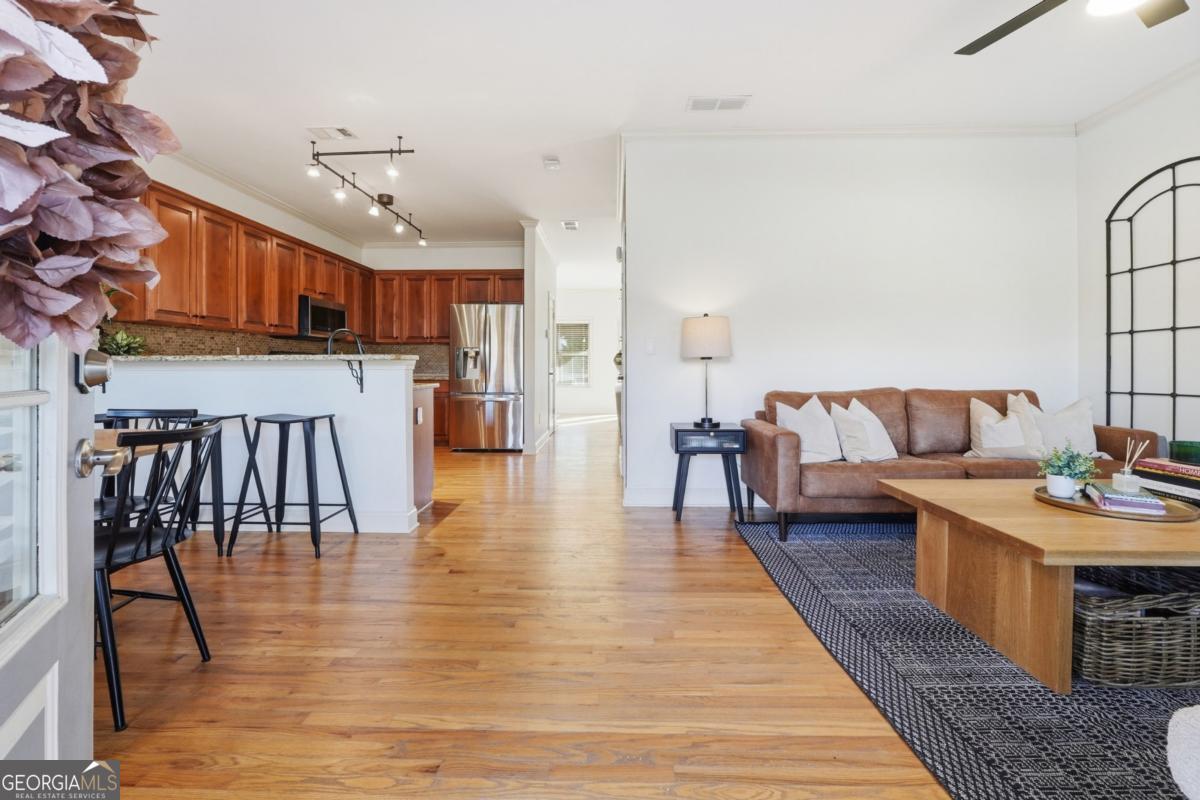 411 Royal Crescent LN E