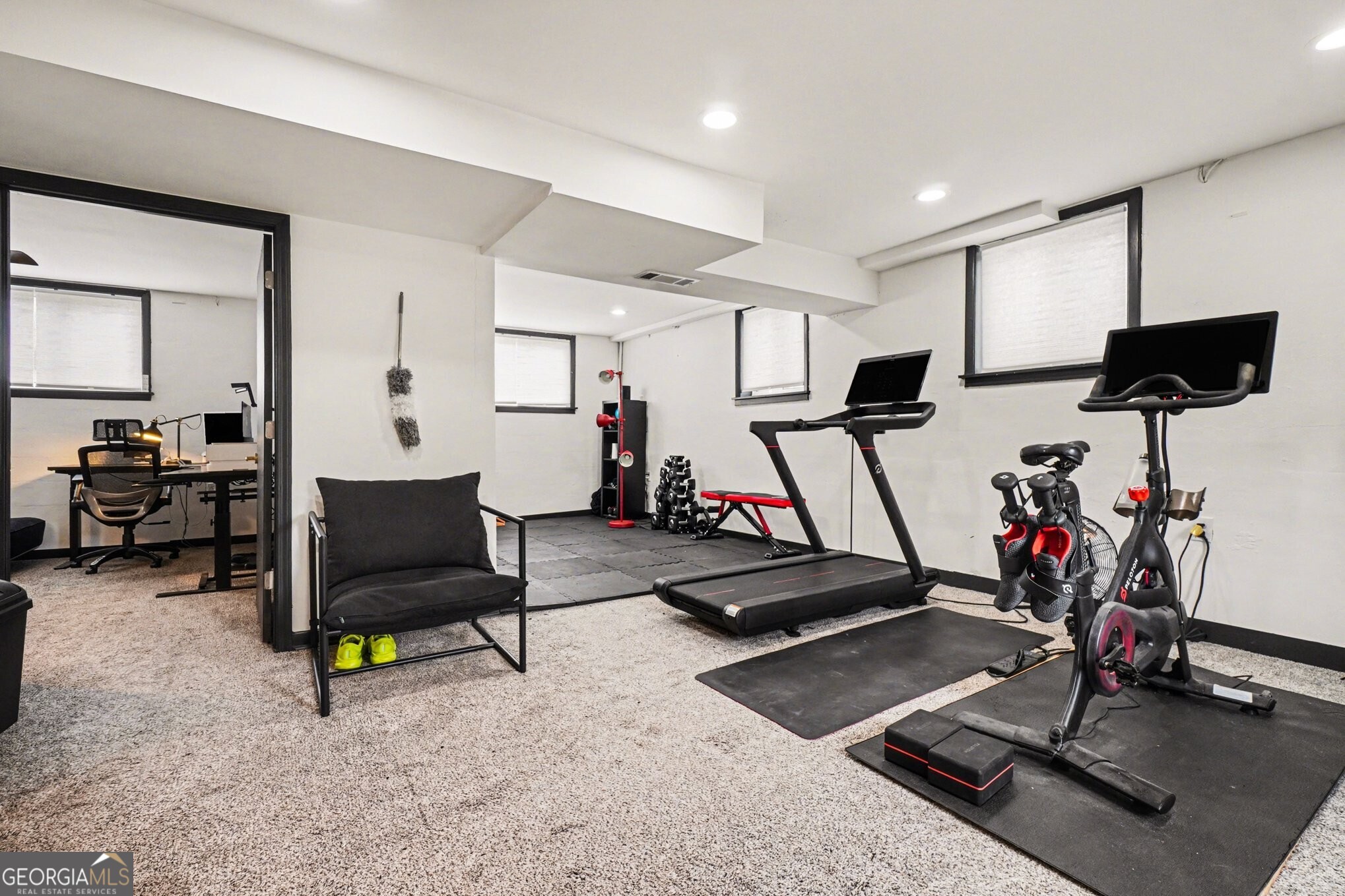 4233 Palm Springs DR